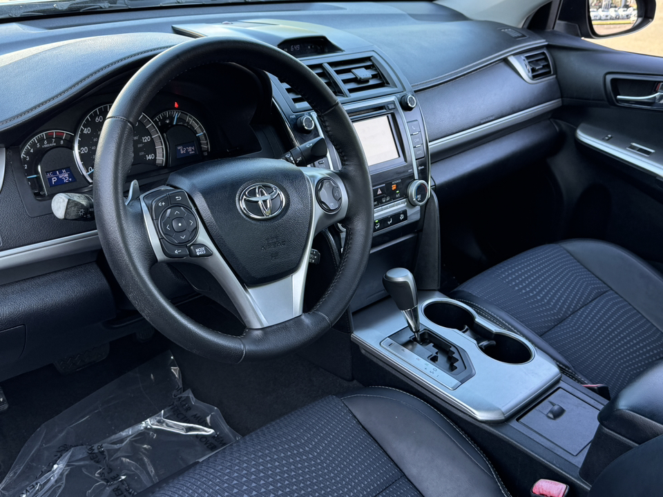 2013 Toyota Camry SE 17
