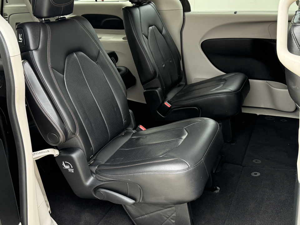 2018 Chrysler Pacifica Touring L 14