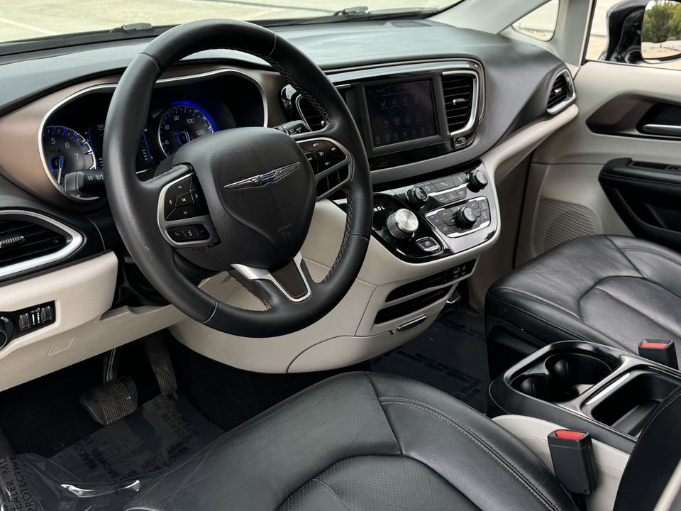 2018 Chrysler Pacifica Touring L 18