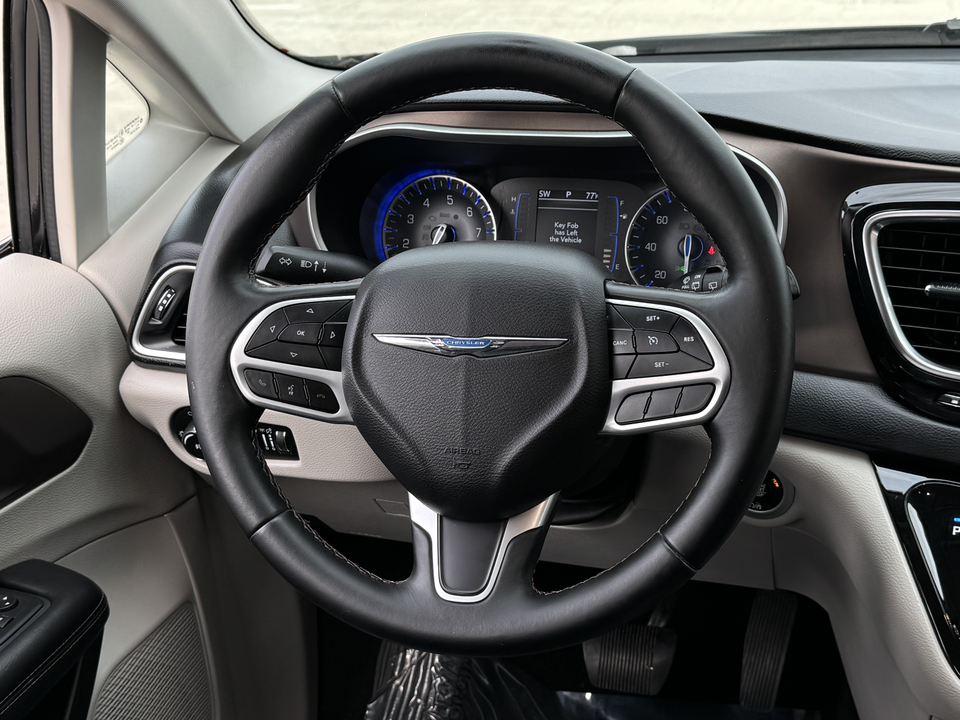 2018 Chrysler Pacifica Touring L 26