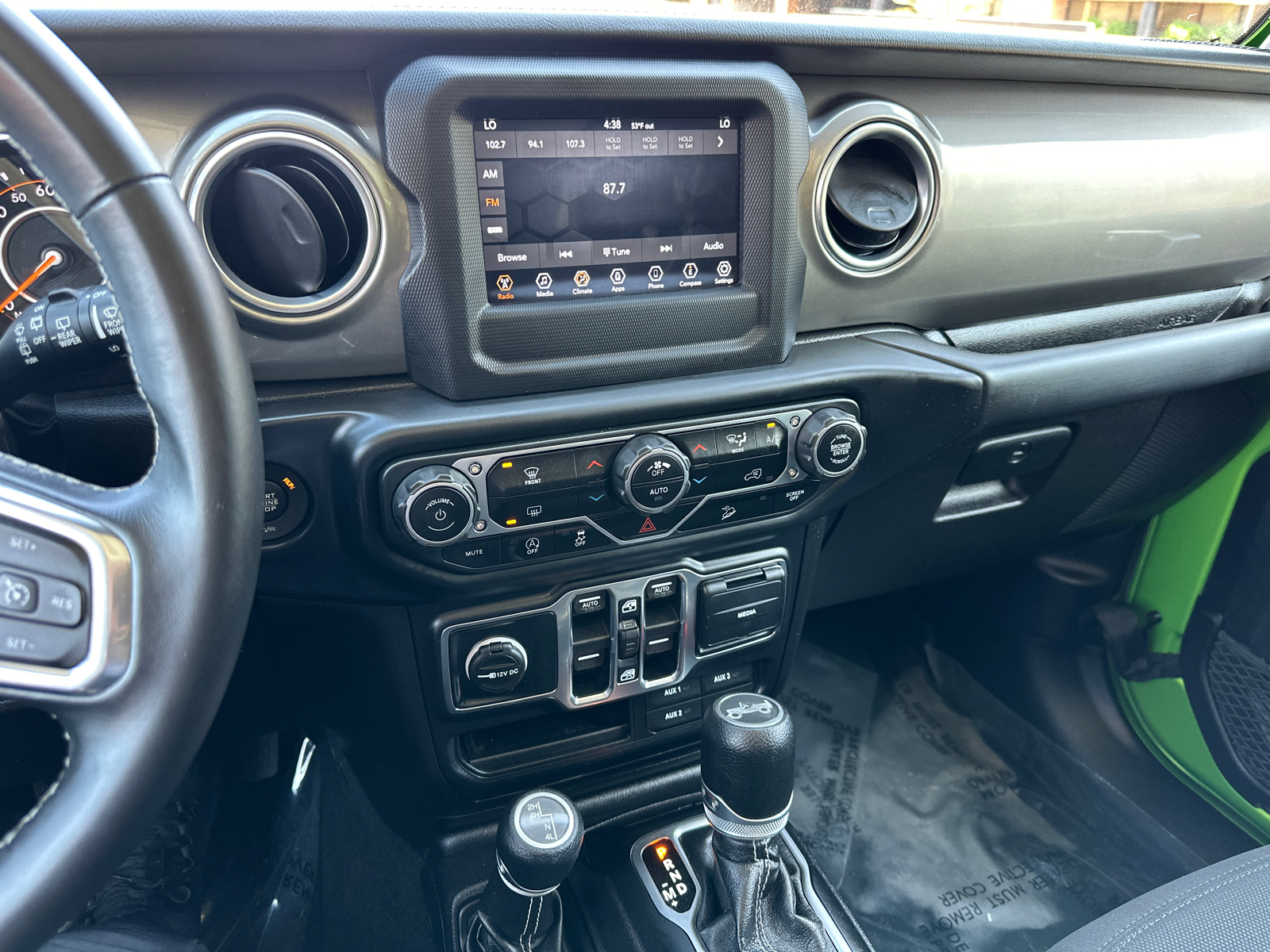 2018 Jeep Wrangler Unlimited Sahara 33