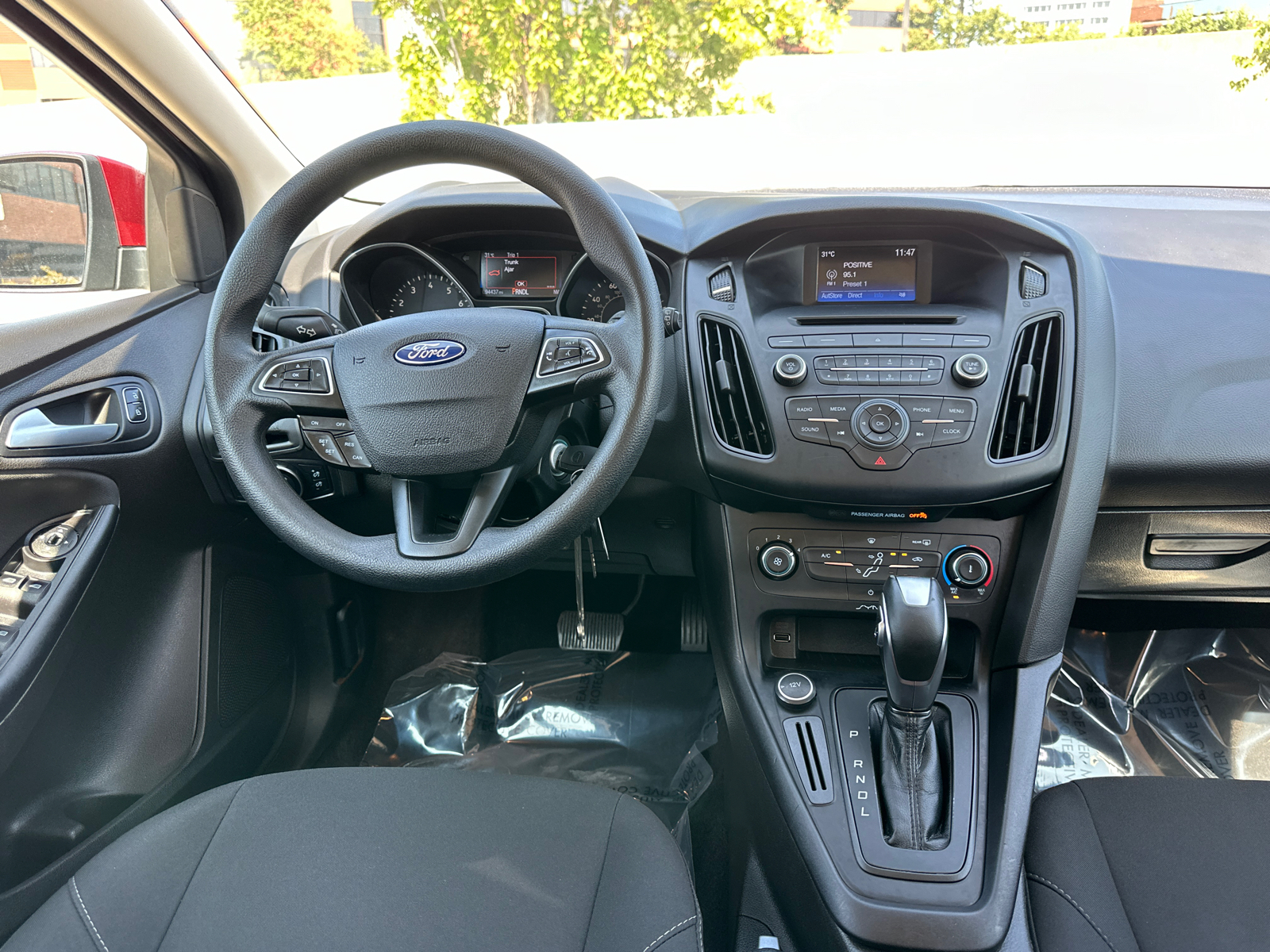 2016 Ford Focus SE 26