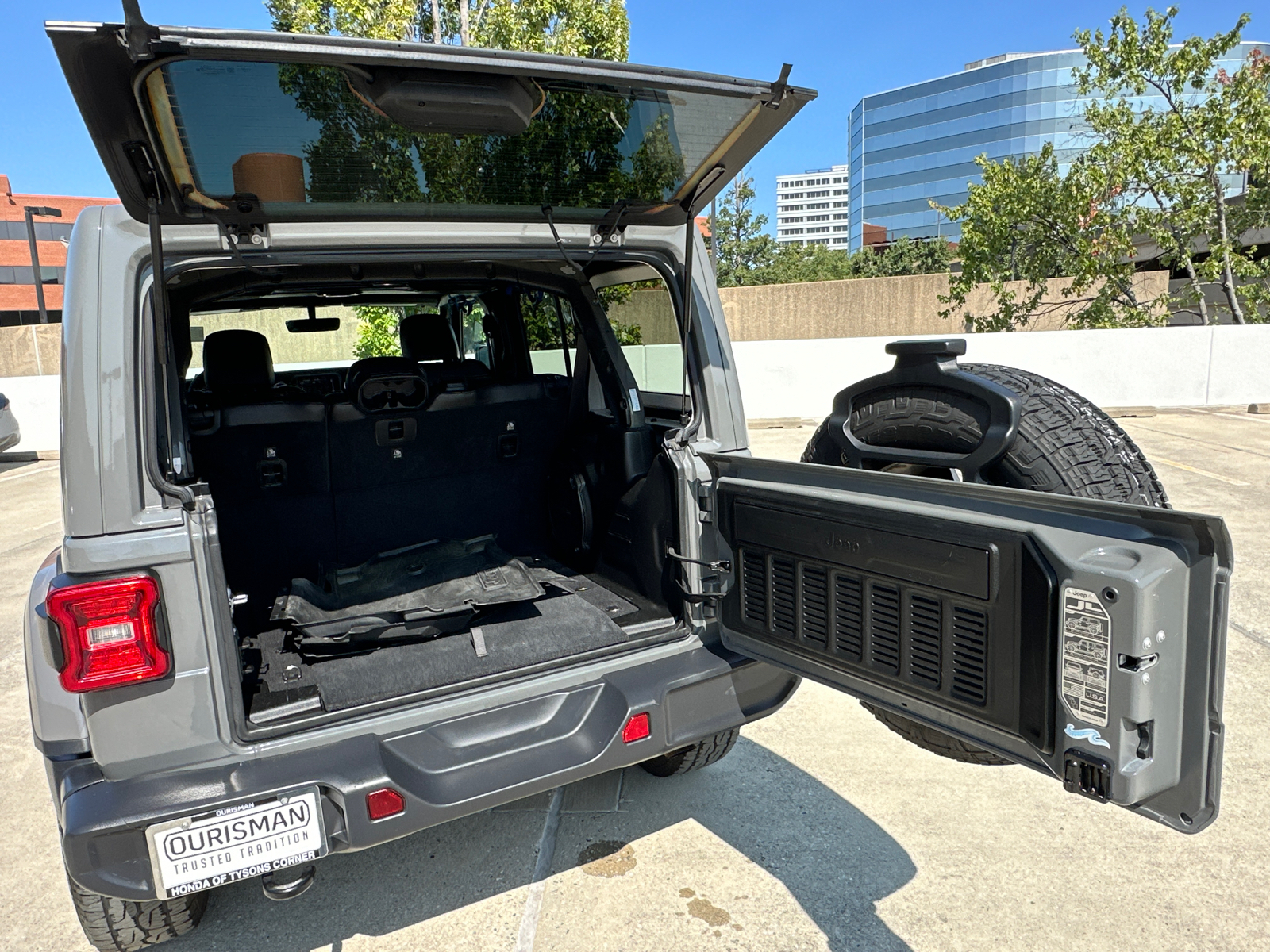 2019 Jeep Wrangler Unlimited Sahara 24