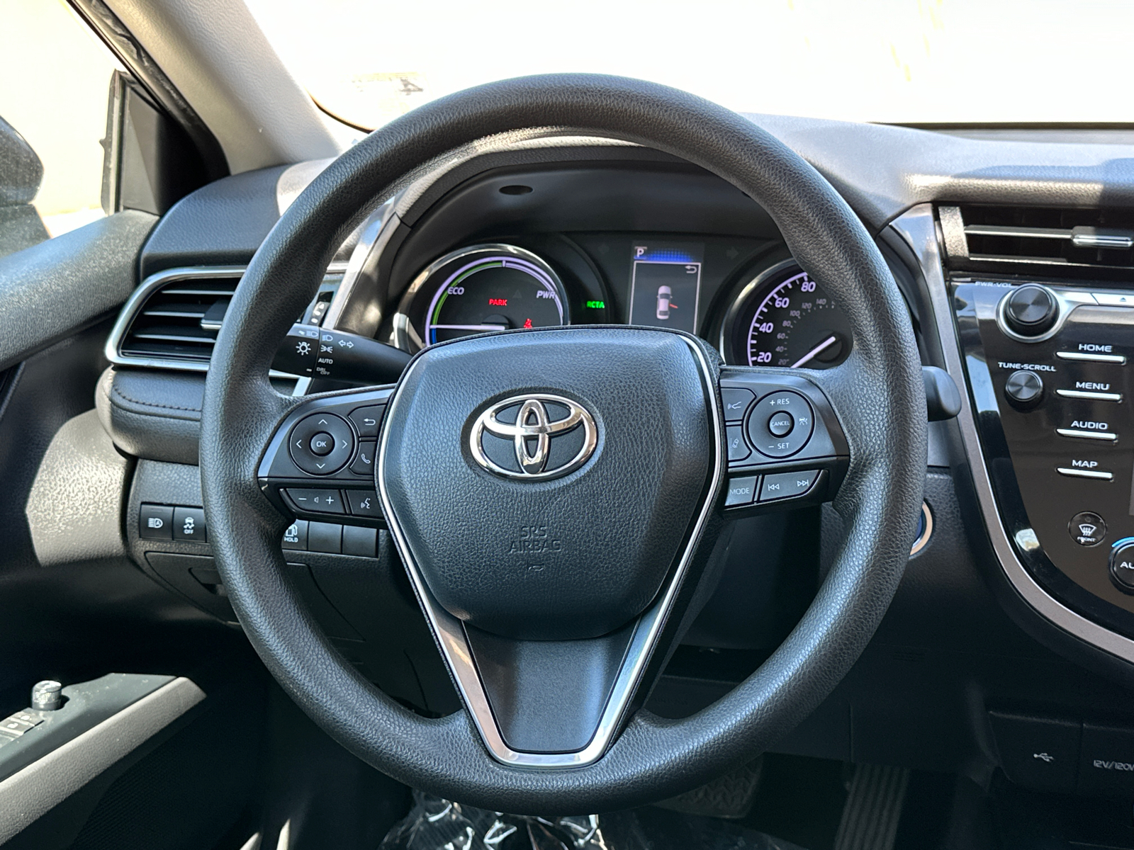 2020 Toyota Camry Hybrid LE 14