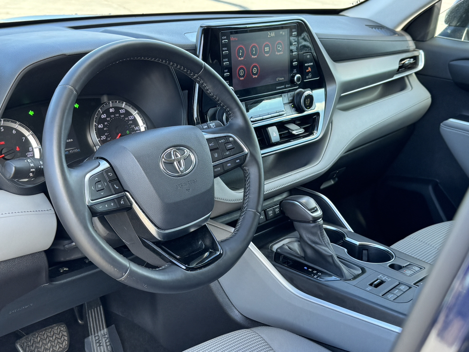 2021 Toyota Highlander LE 17