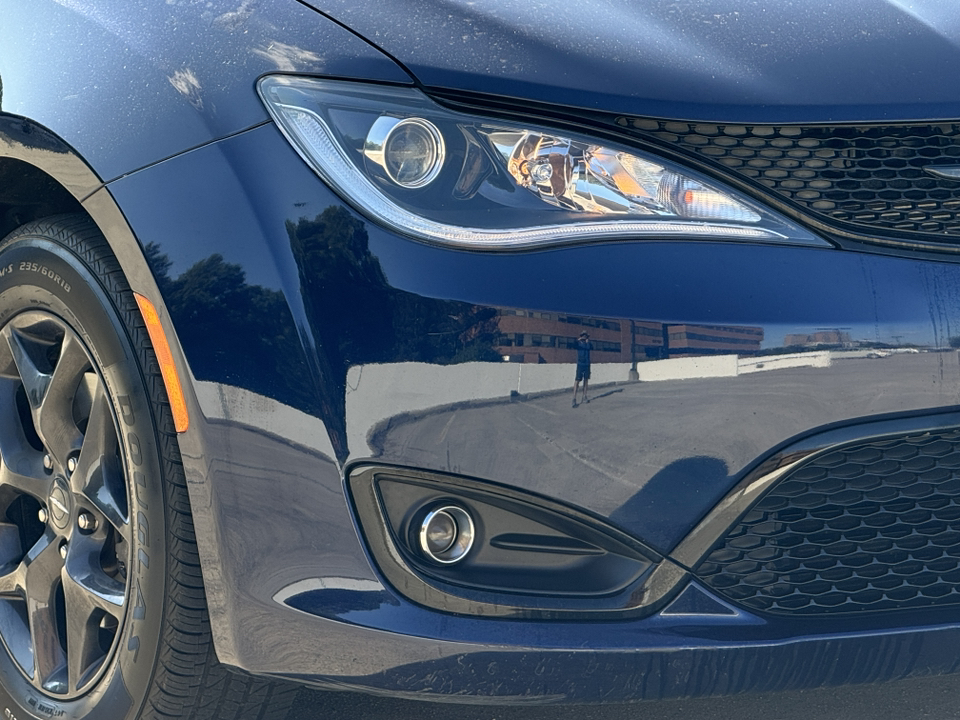 2019 Chrysler Pacifica Touring Plus 8
