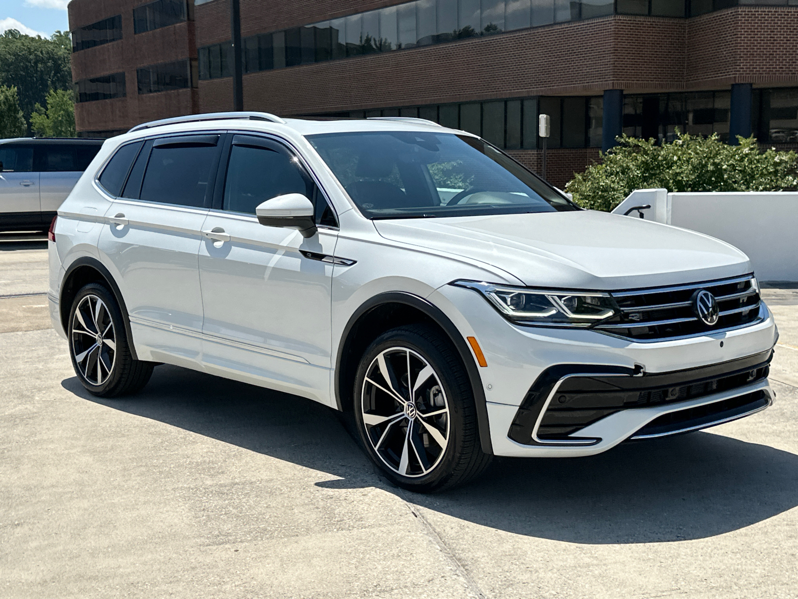 2023 Volkswagen Tiguan 2.0T SEL R-Line 38