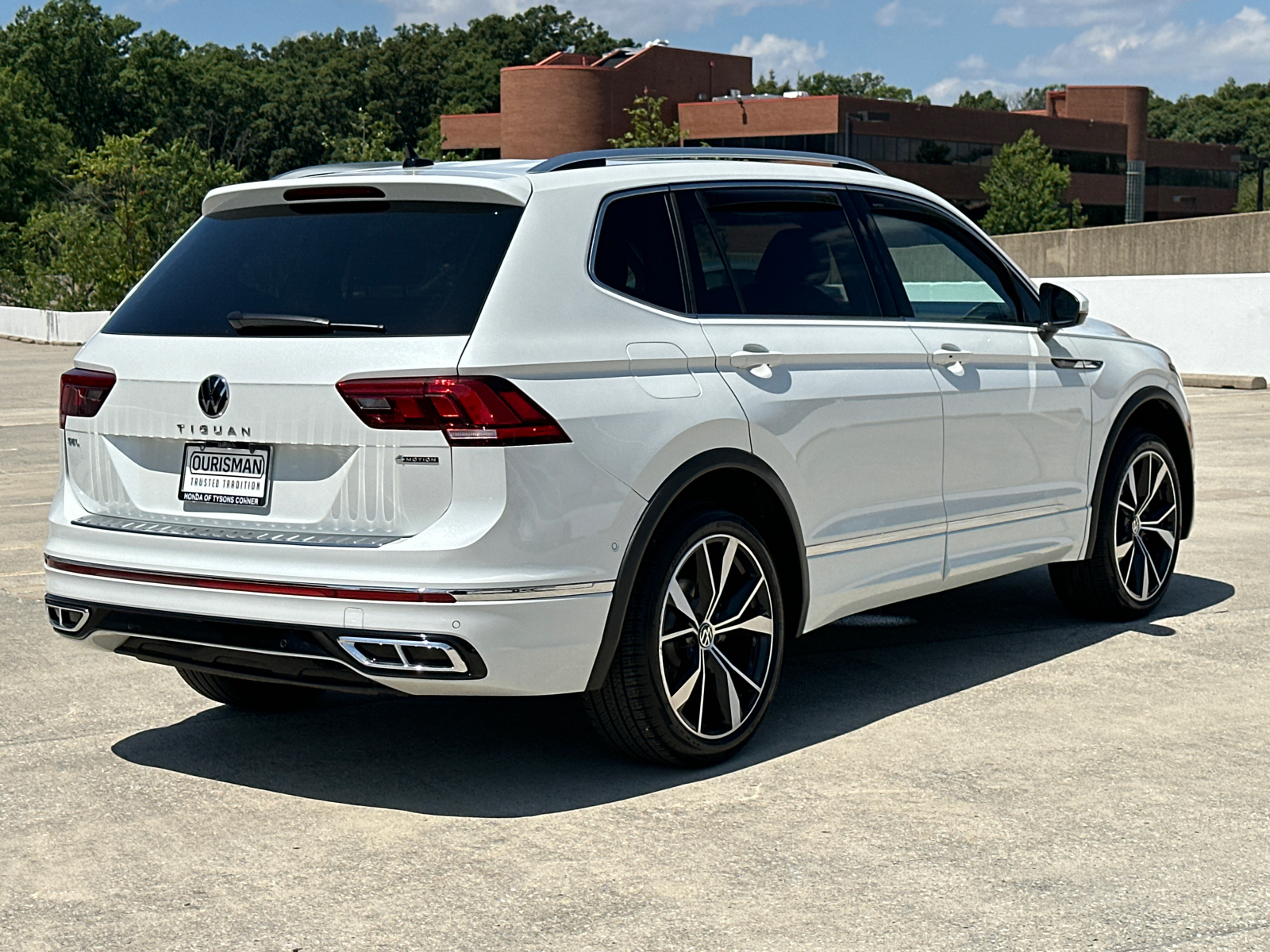 2023 Volkswagen Tiguan 2.0T SEL R-Line 40