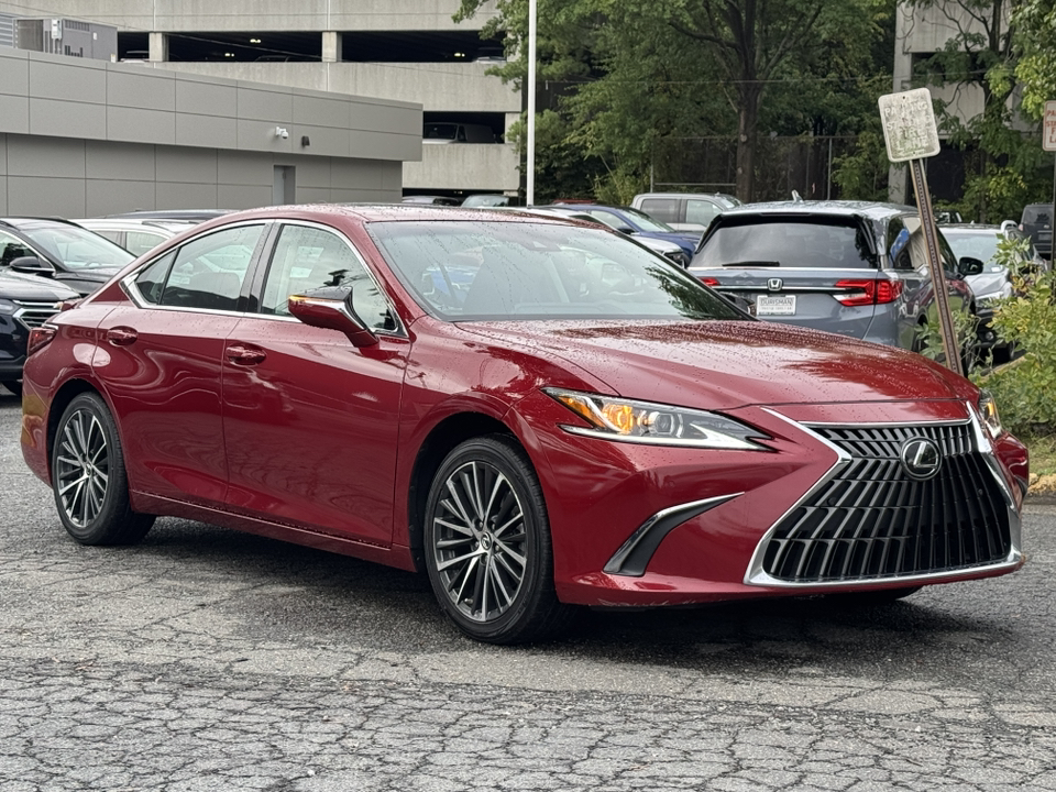 2023 Lexus ES 300h 39