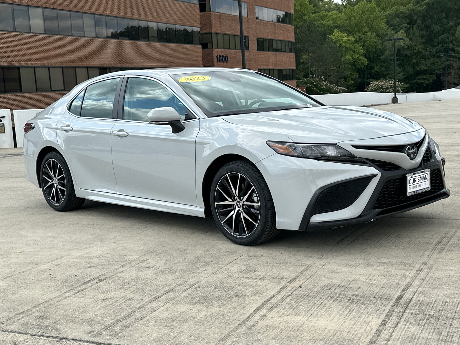 2023 Toyota Camry SE 33