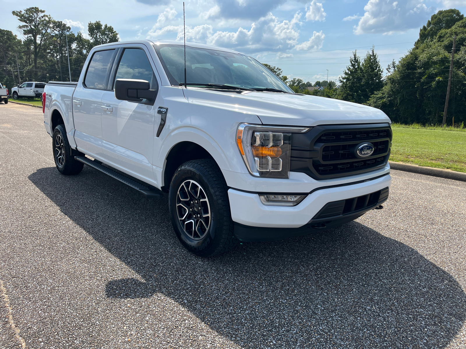 2022 Ford F-150 XLT 2