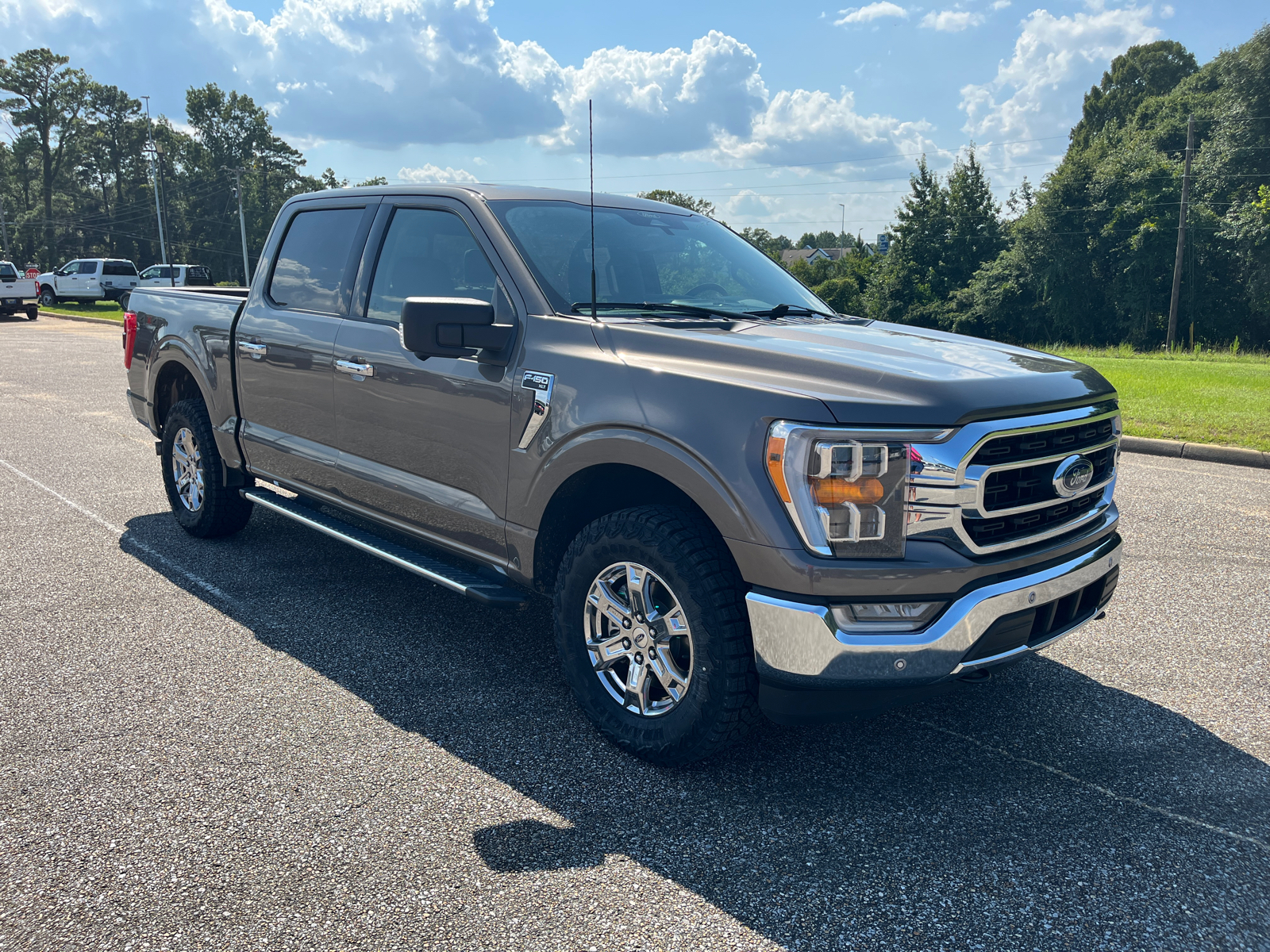 2022 Ford F-150 XLT 2