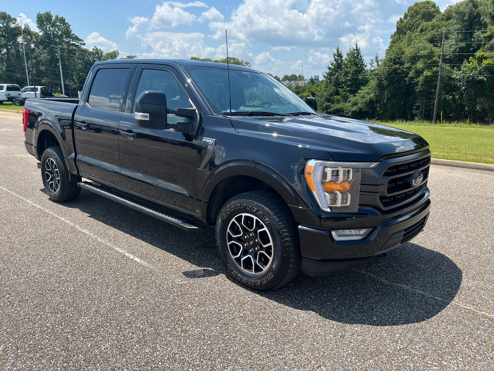 2021 Ford F-150 XLT 2