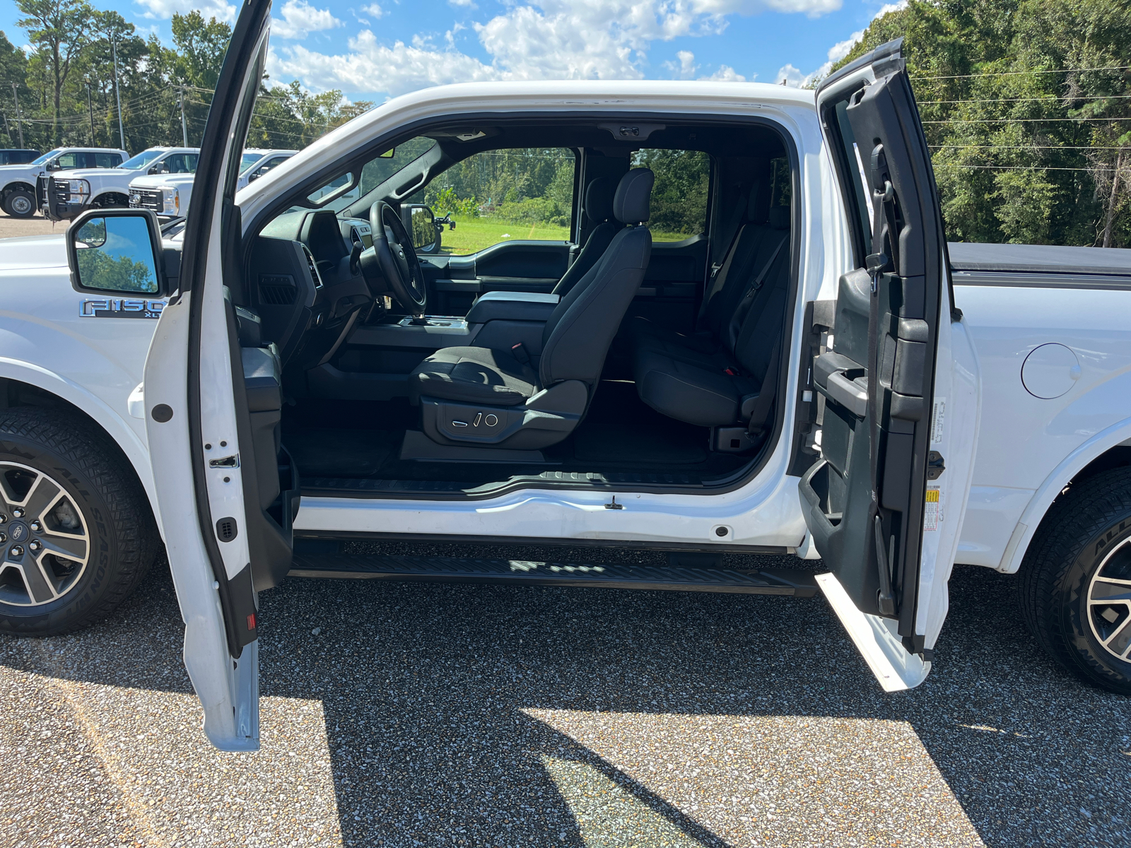 2015 Ford F-150 XLT 23