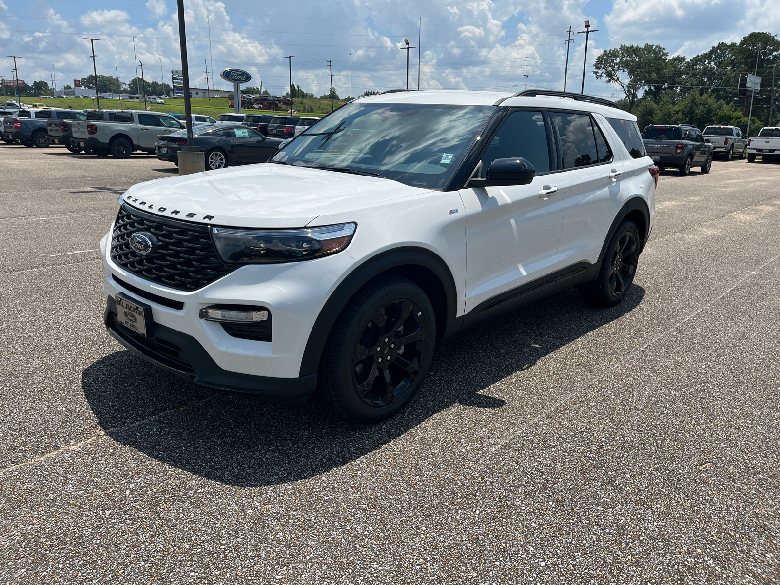 2024 Ford Explorer ST-Line 4