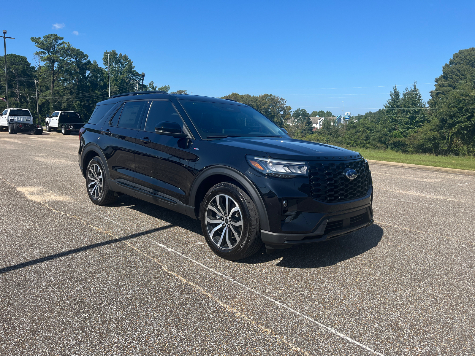 2025 Ford Explorer ST-Line 2