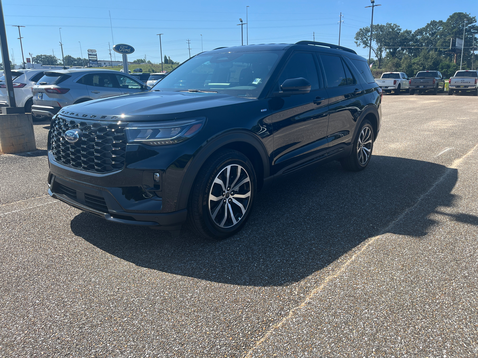 2025 Ford Explorer ST-Line 4