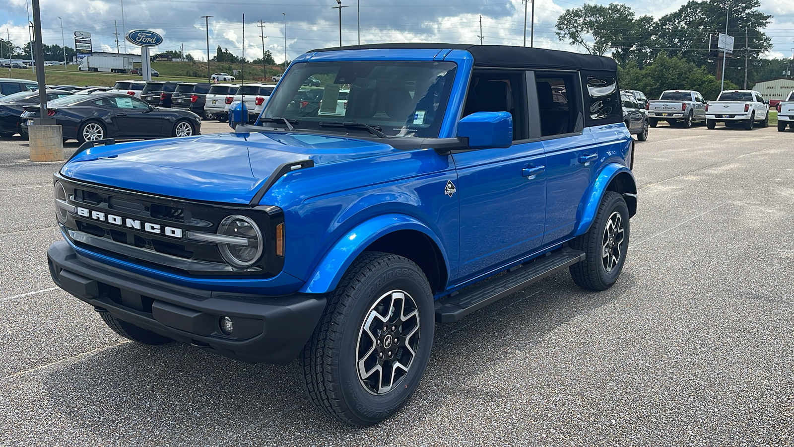 2024 Ford Bronco Outer Banks 3