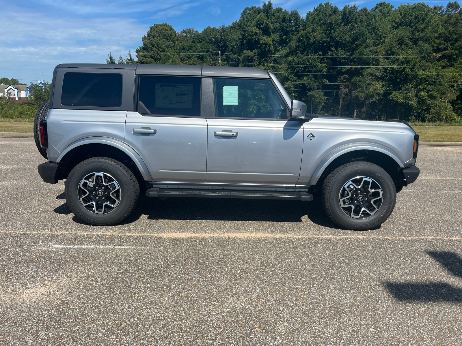 2024 Ford Bronco Outer Banks 10