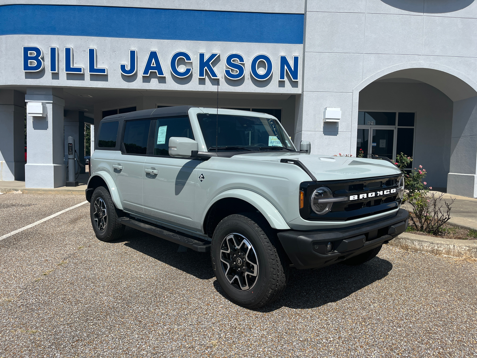 2024 Ford Bronco Outer Banks 1