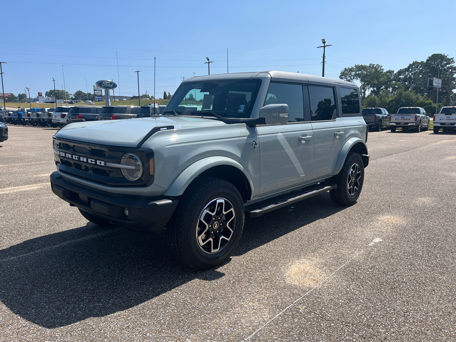 2024 Ford Bronco Outer Banks 4