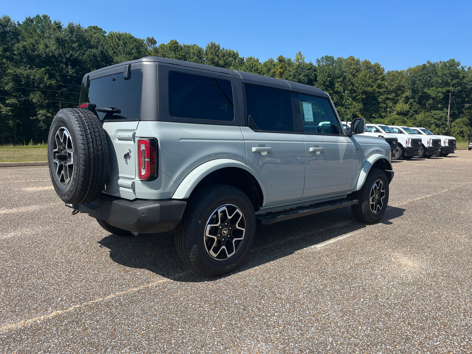 2024 Ford Bronco Outer Banks 9