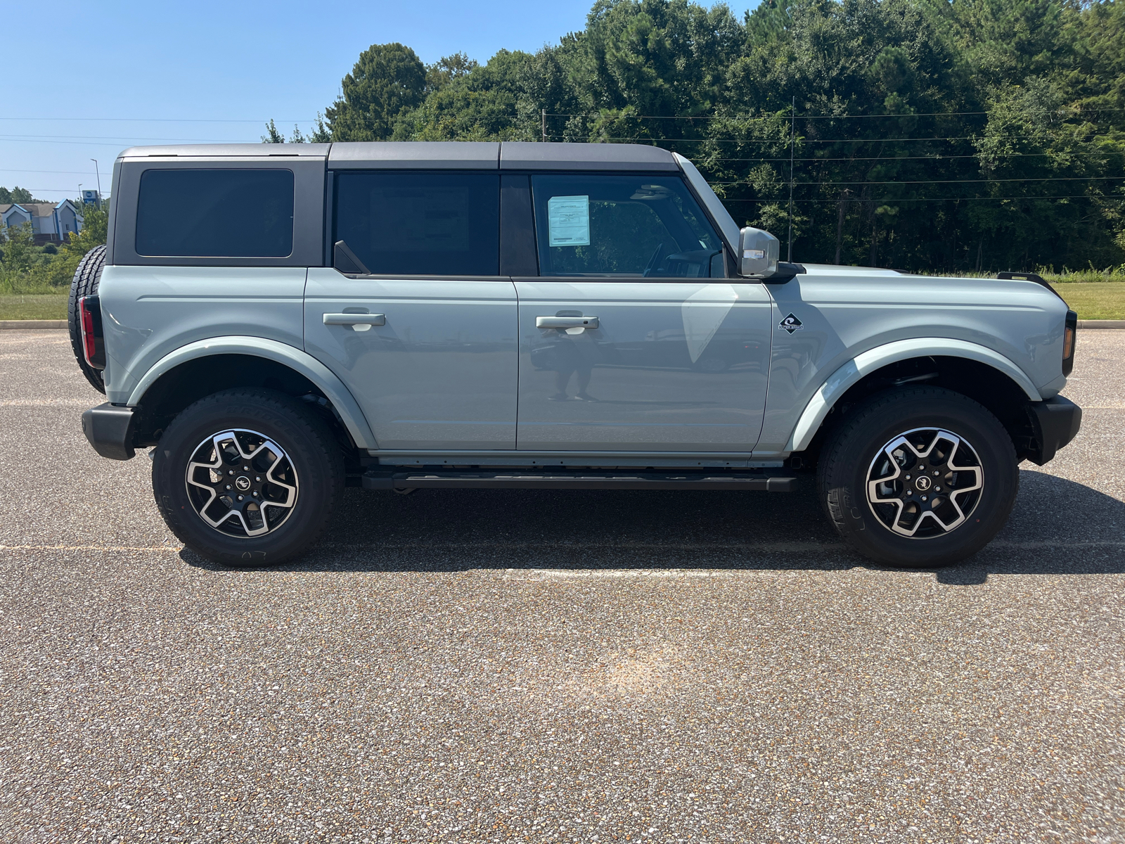 2024 Ford Bronco Outer Banks 10