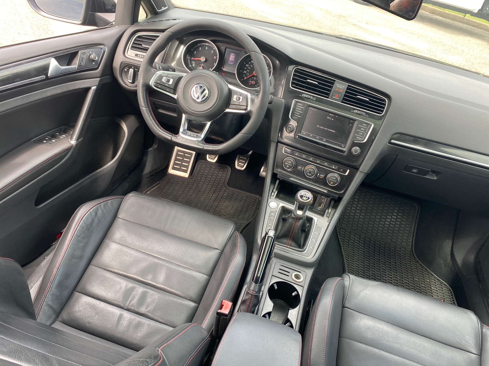 2016 Volkswagen Golf GTI Autobahn 27