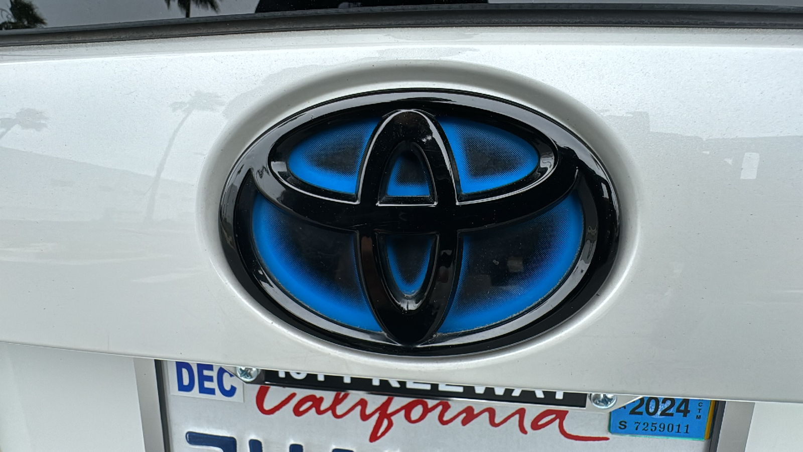 2016 Toyota Prius Four Touring 26
