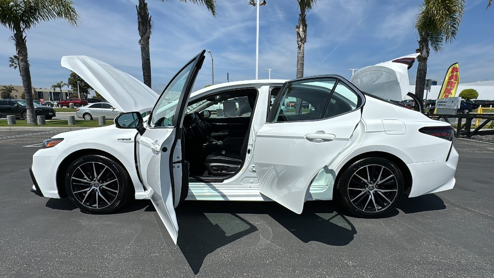 2021 Toyota Camry Hybrid SE 11