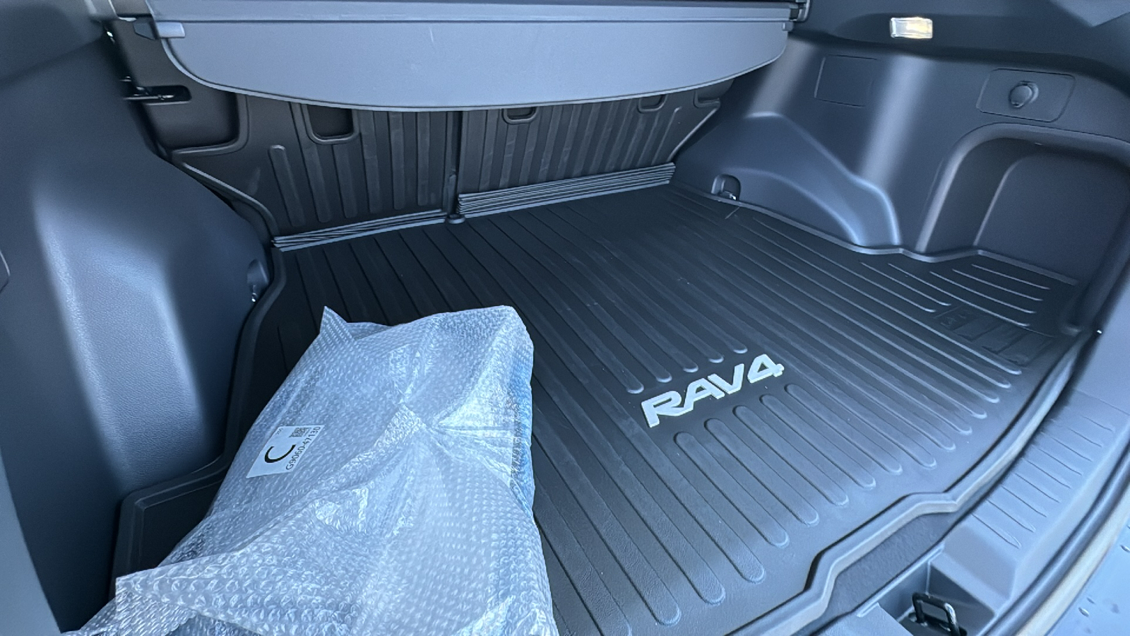 2024 Toyota RAV4 Prime SE 18