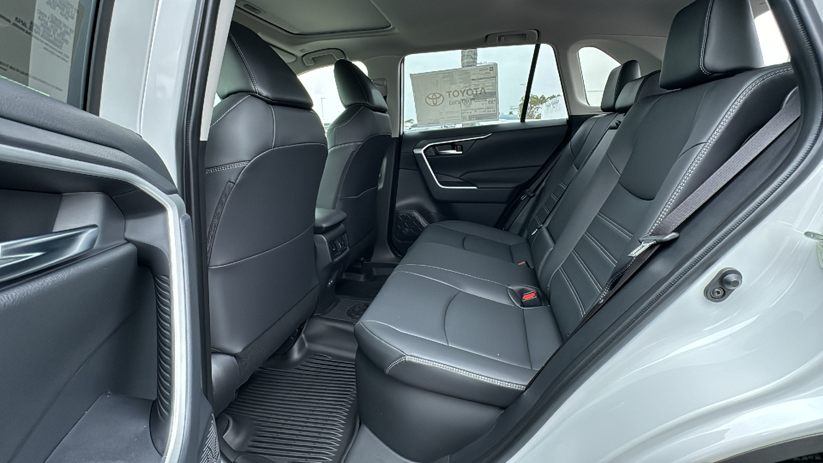 2024 Toyota RAV4 Hybrid XLE Premium 17