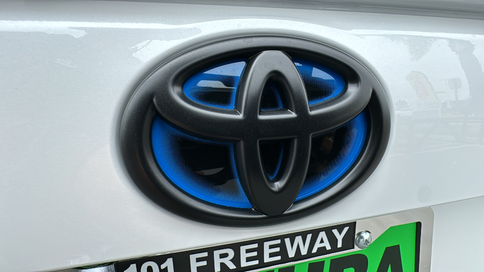 2024 Toyota RAV4 Hybrid XLE Premium 28