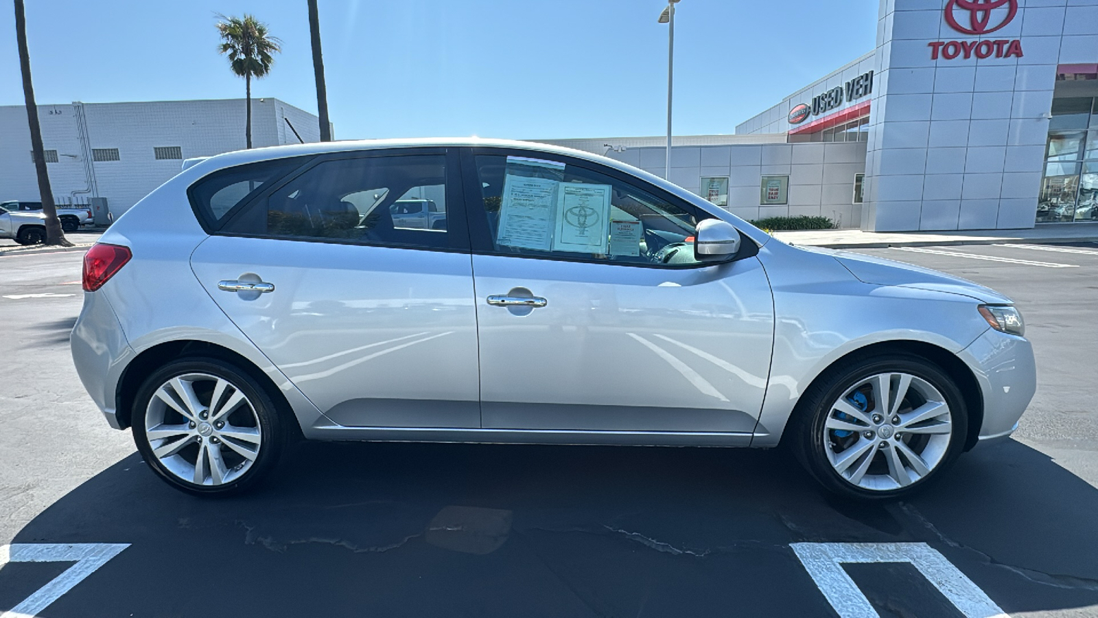 2011 Kia Forte 5-Door SX 2