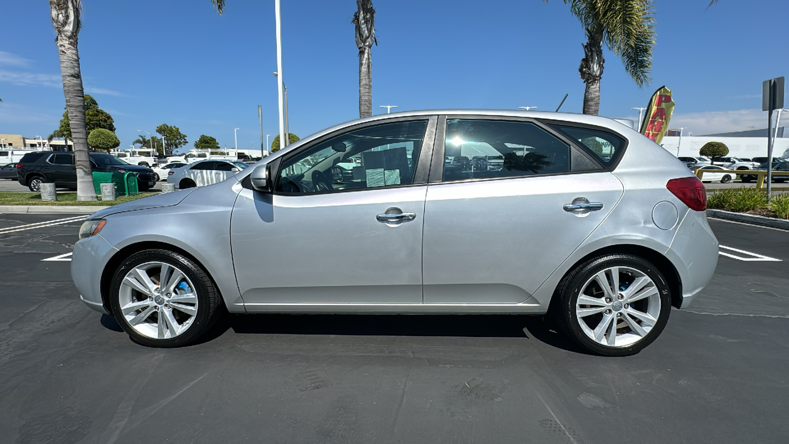 2011 Kia Forte 5-Door SX 6