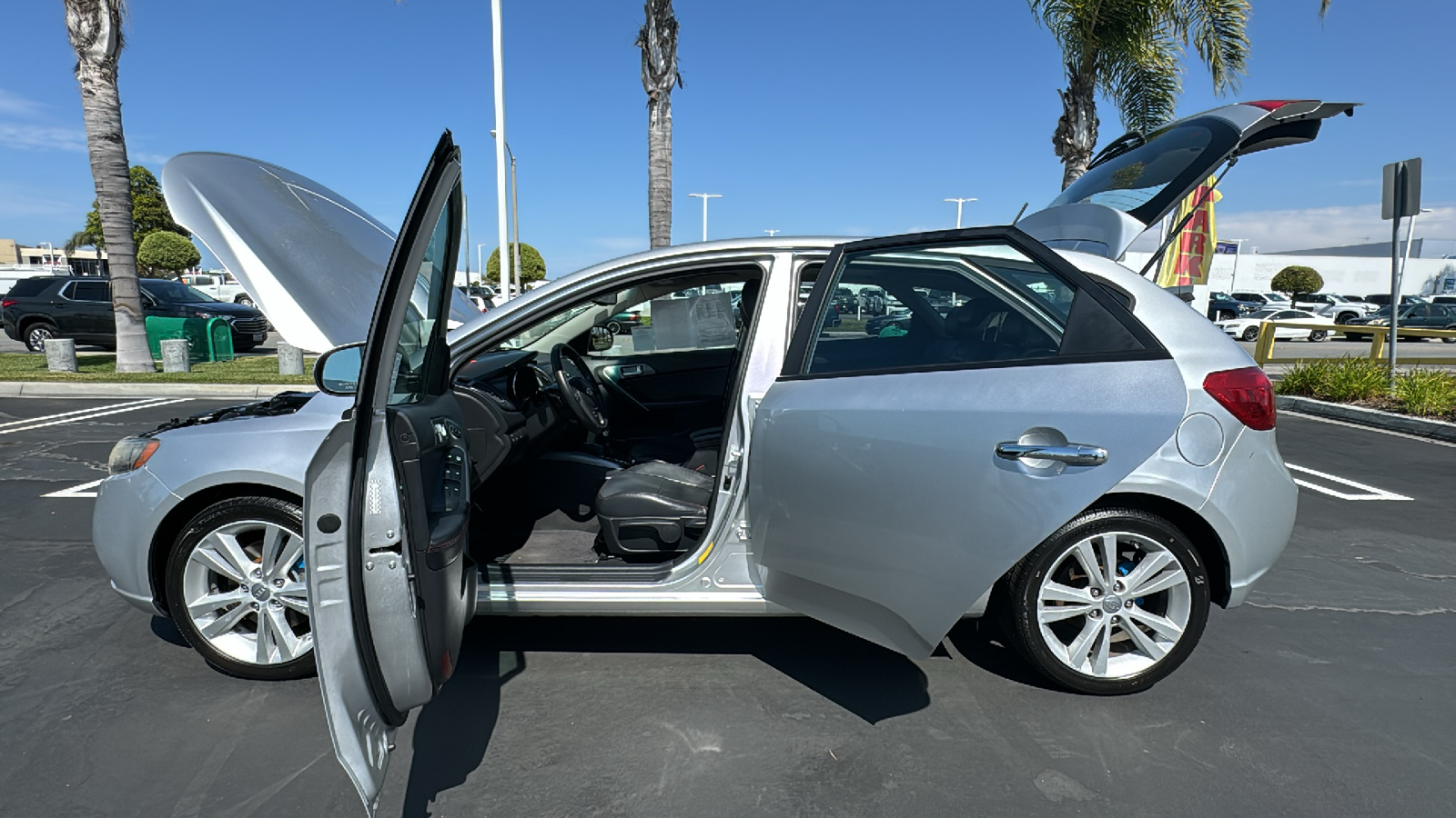 2011 Kia Forte 5-Door SX 11