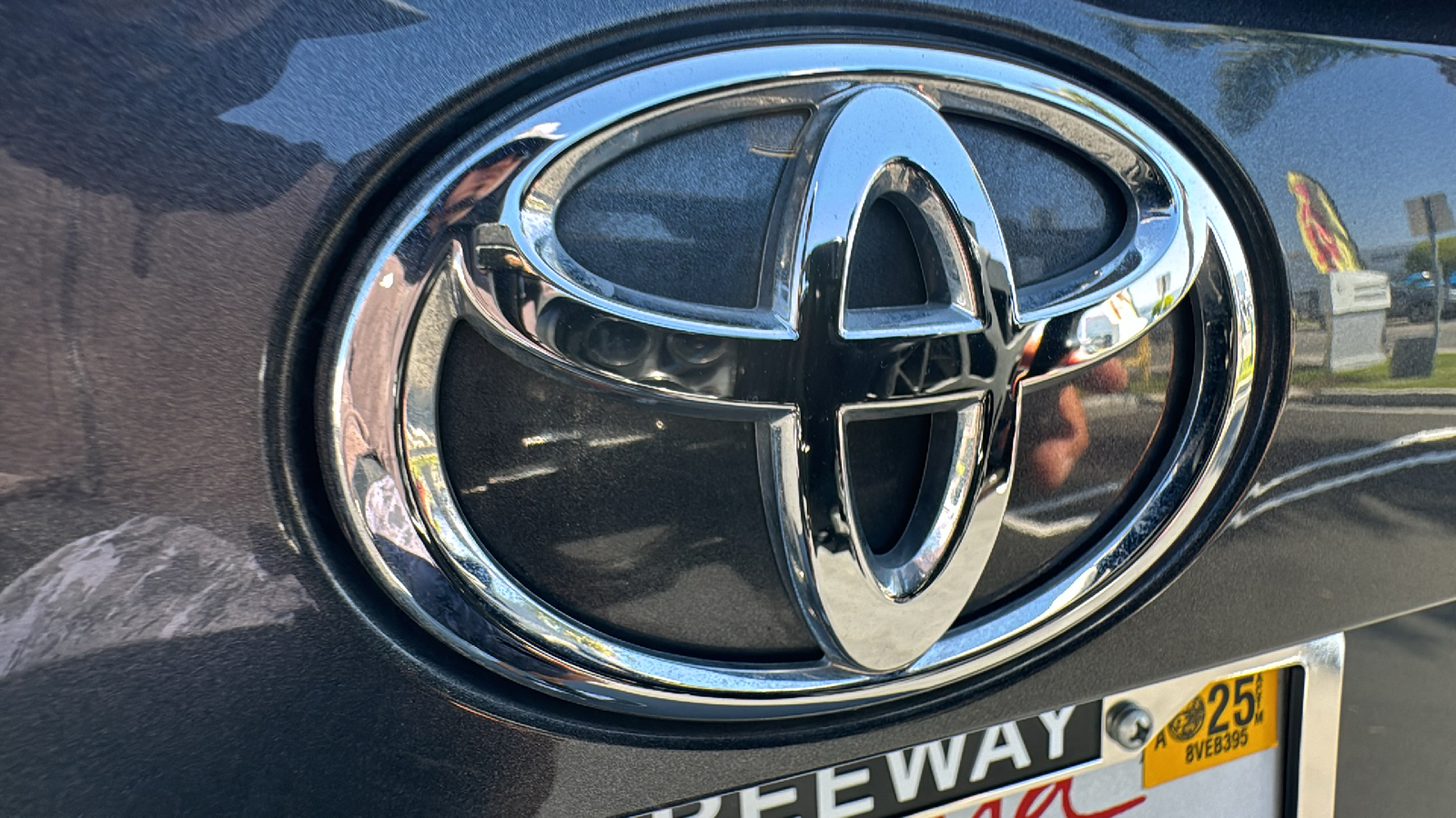 2021 Toyota RAV4 XLE 26