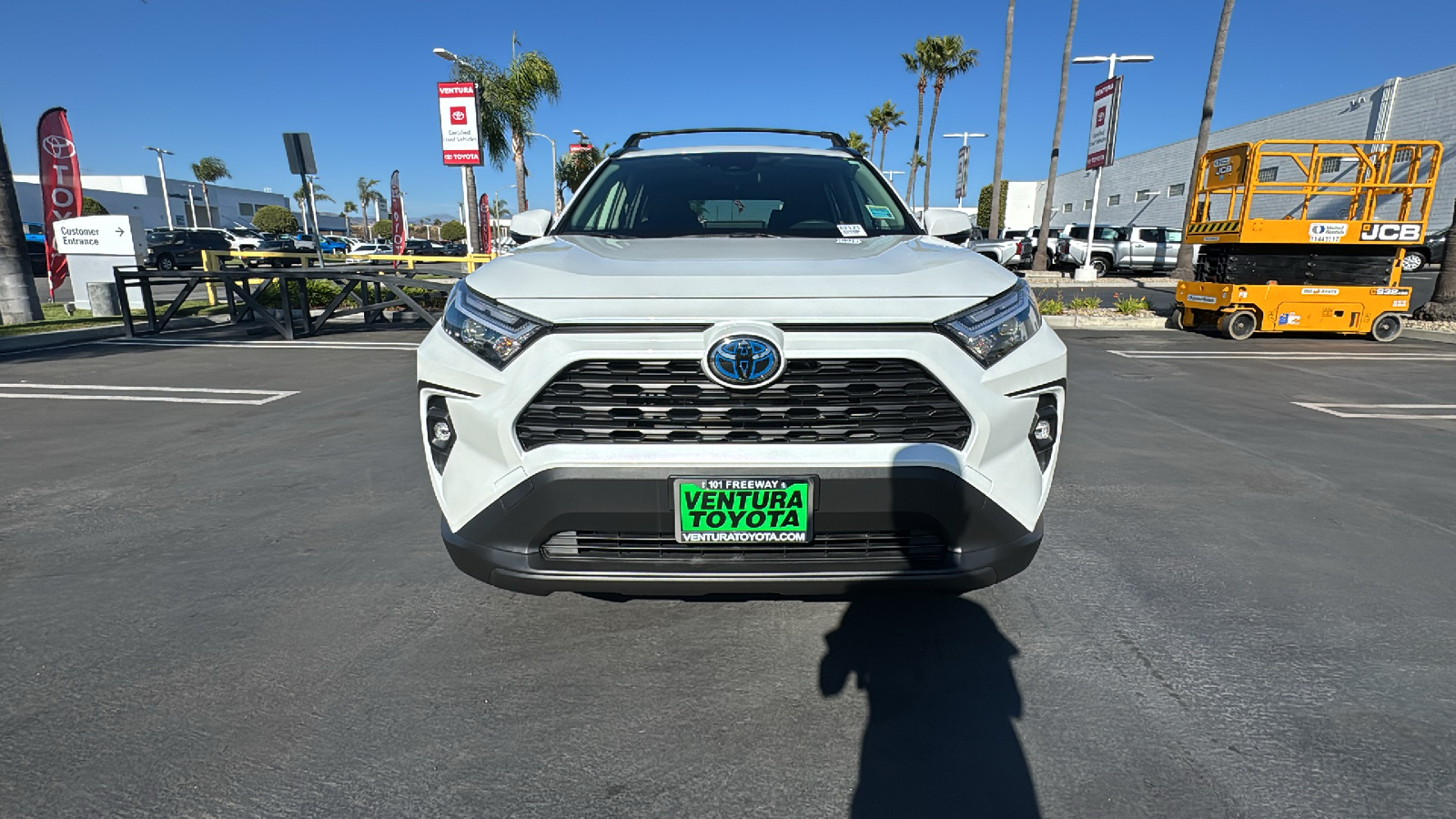 2024 Toyota RAV4 Hybrid XLE Premium 8