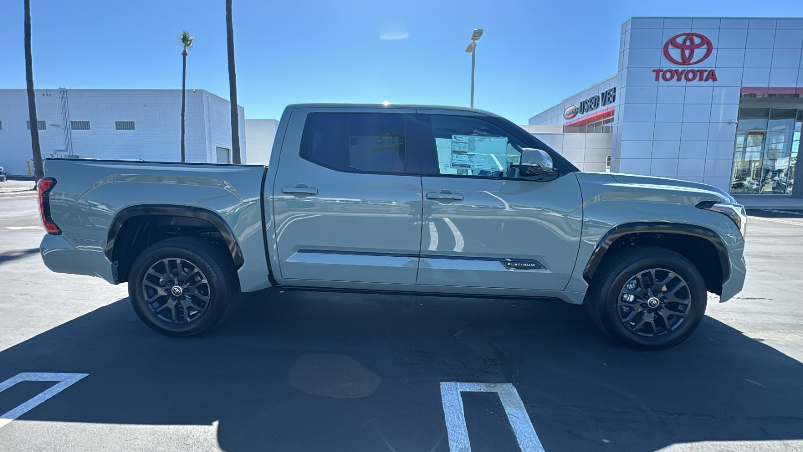 2024 Toyota Tundra Platinum CrewMax 5.5 Bed 2