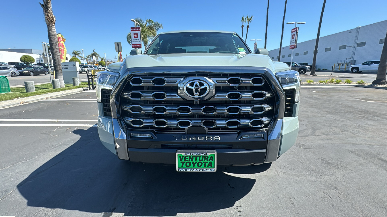 2024 Toyota Tundra Platinum CrewMax 5.5 Bed 8