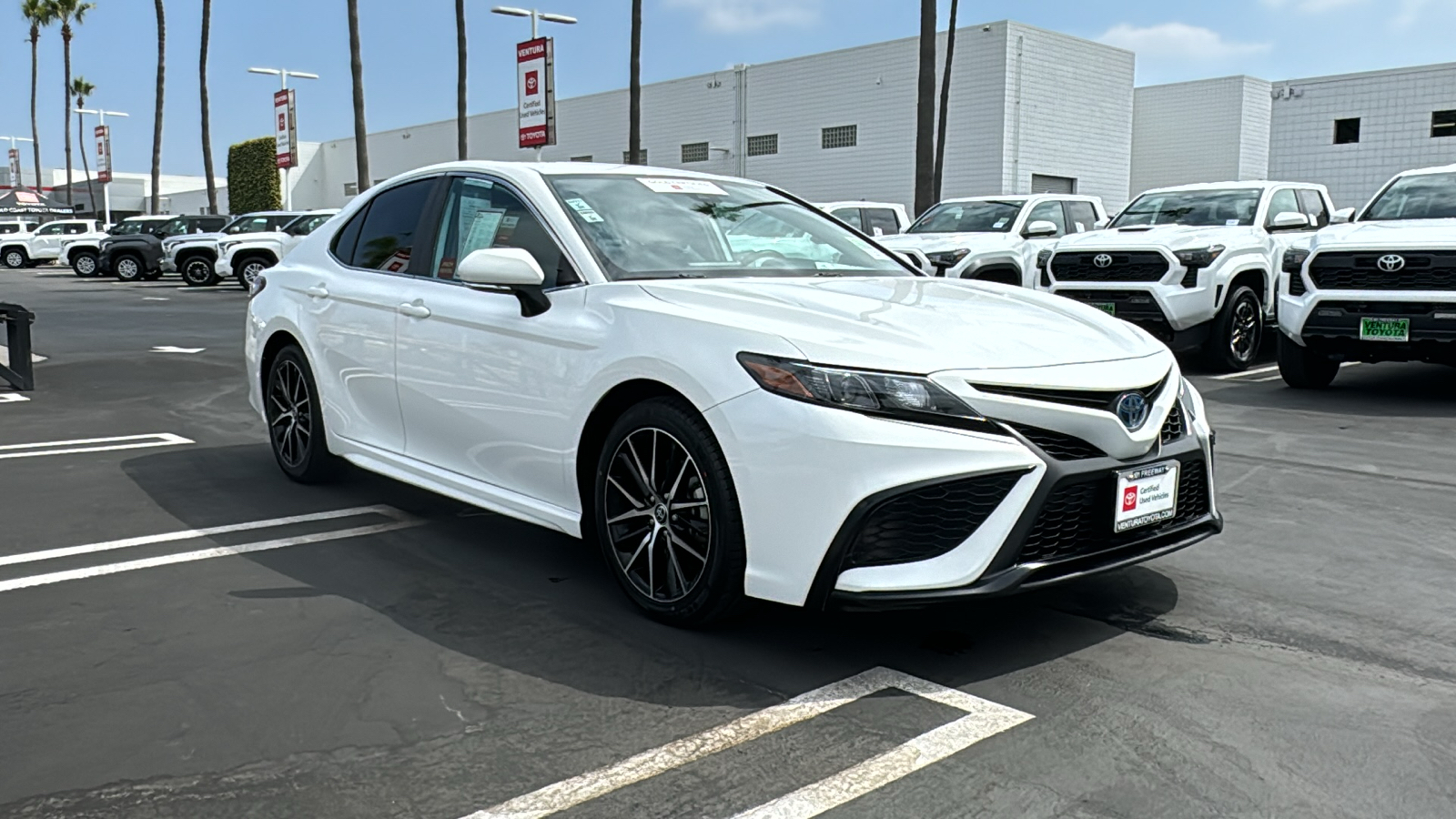 2022 Toyota Camry Hybrid SE 1