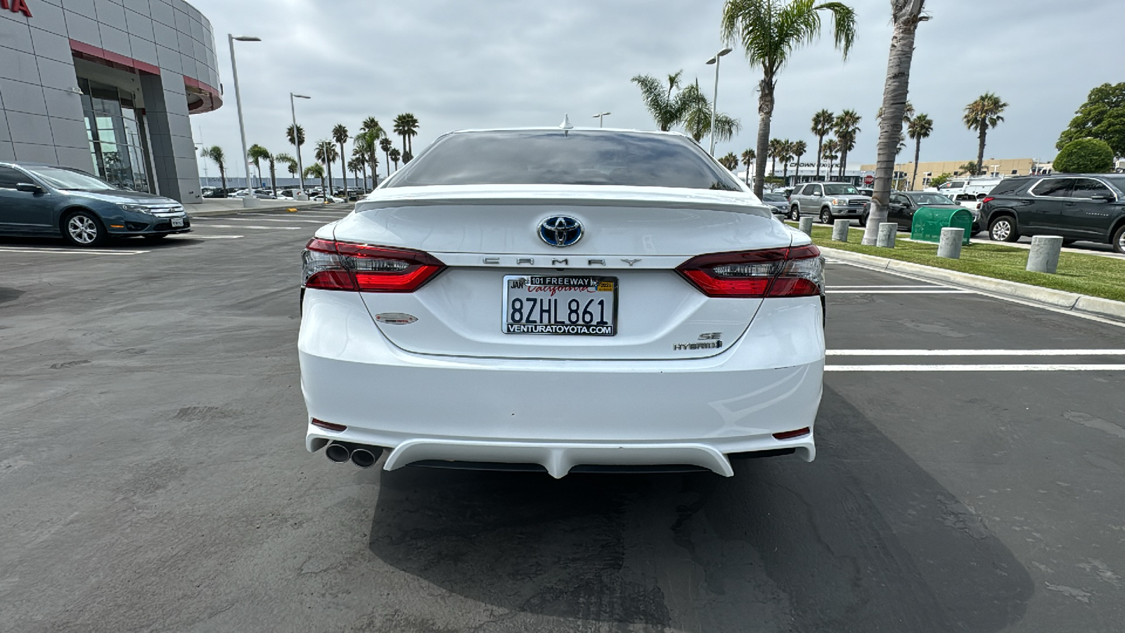 2022 Toyota Camry Hybrid SE 4