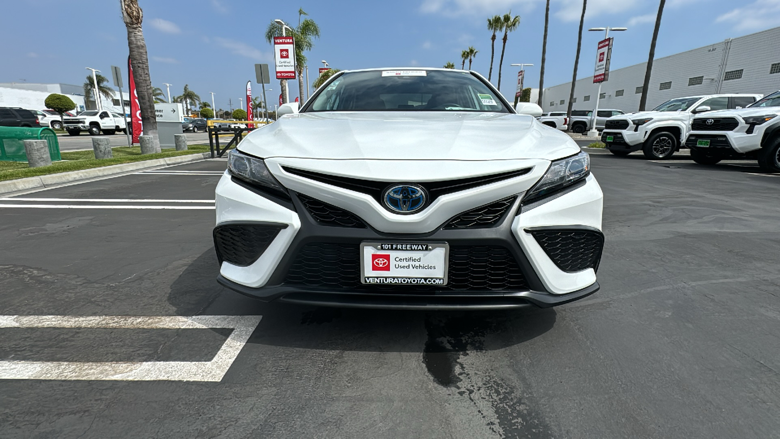 2022 Toyota Camry Hybrid SE 8