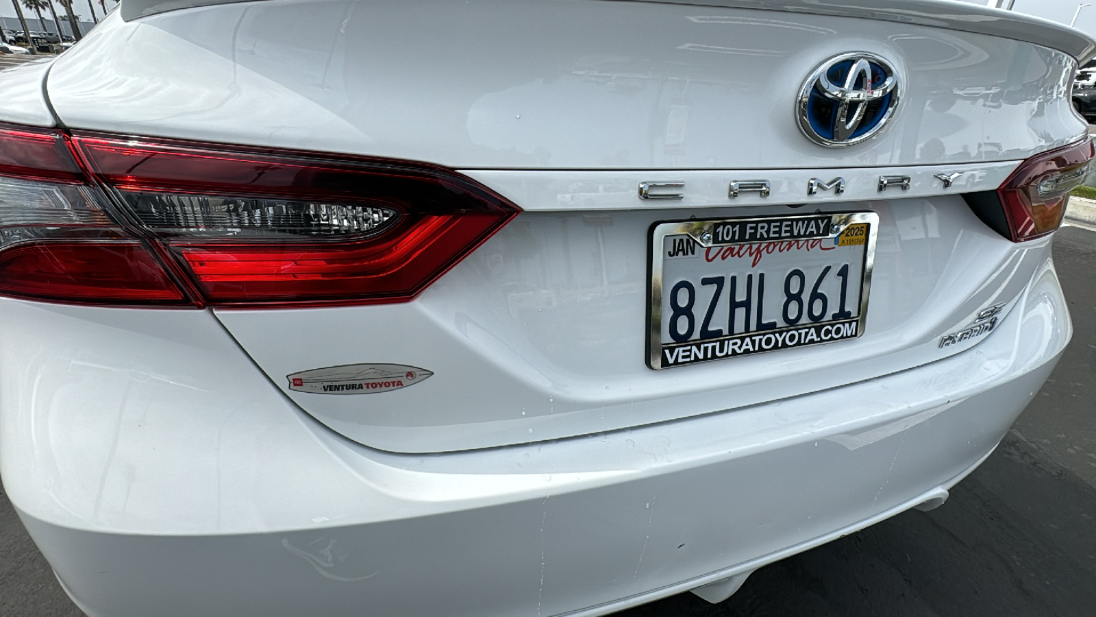 2022 Toyota Camry Hybrid SE 24