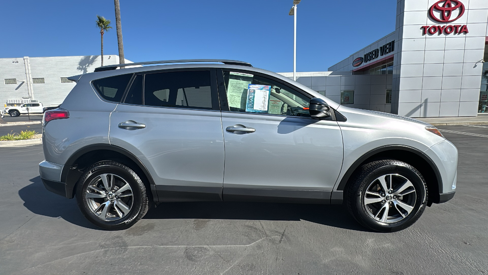 2018 Toyota RAV4 LE 2