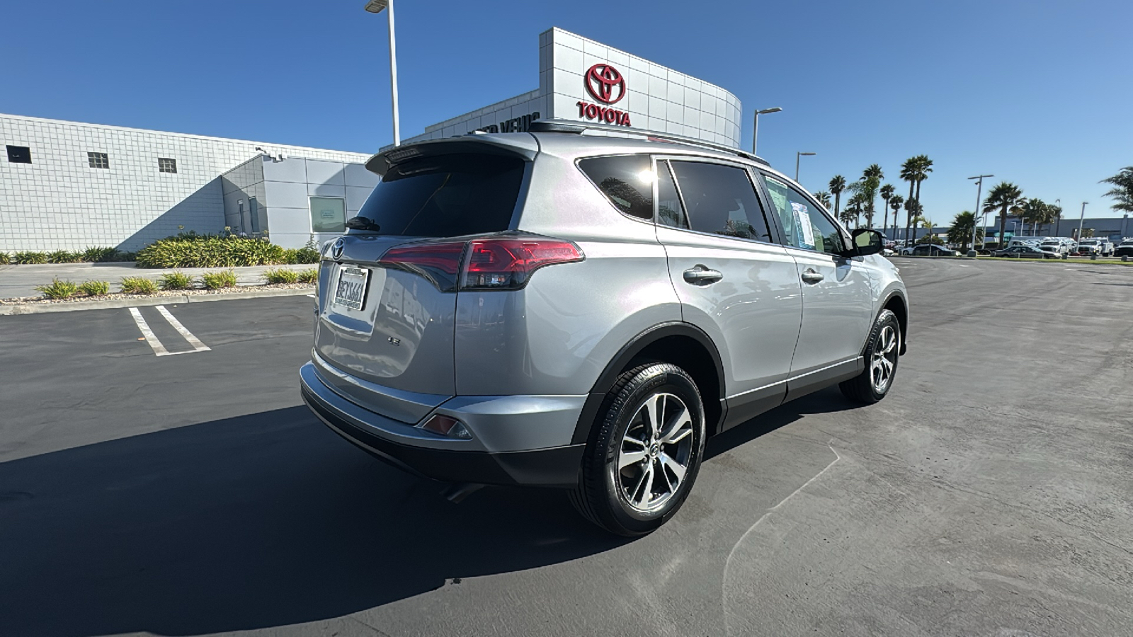 2018 Toyota RAV4 LE 3