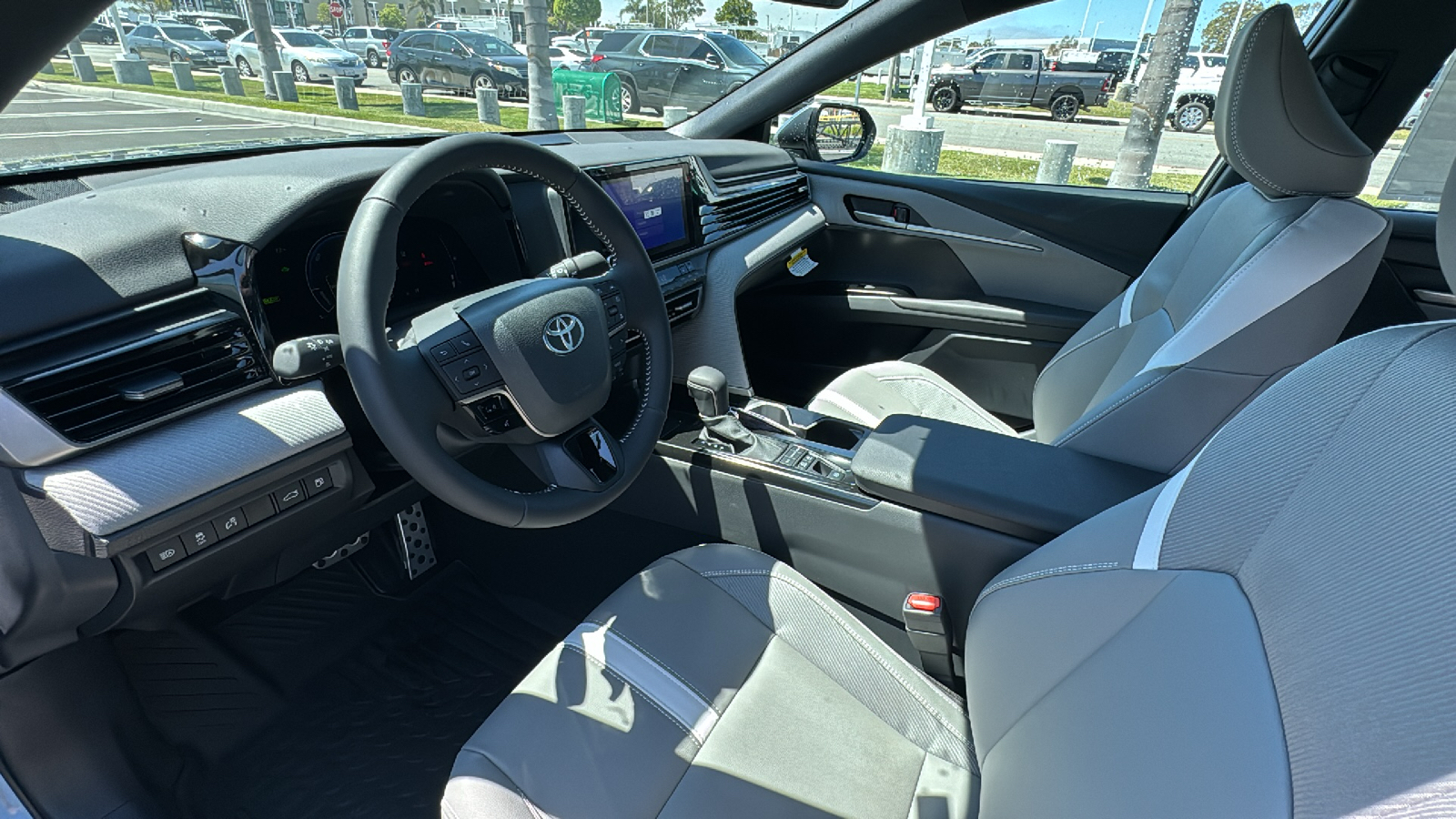 2025 Toyota Camry SE 13