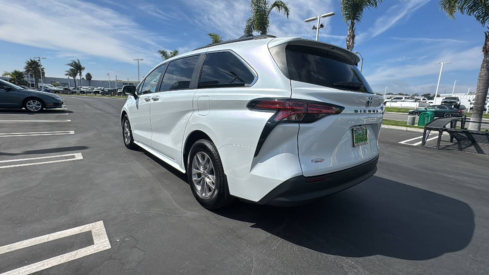 2022 Toyota Sienna XLE 5