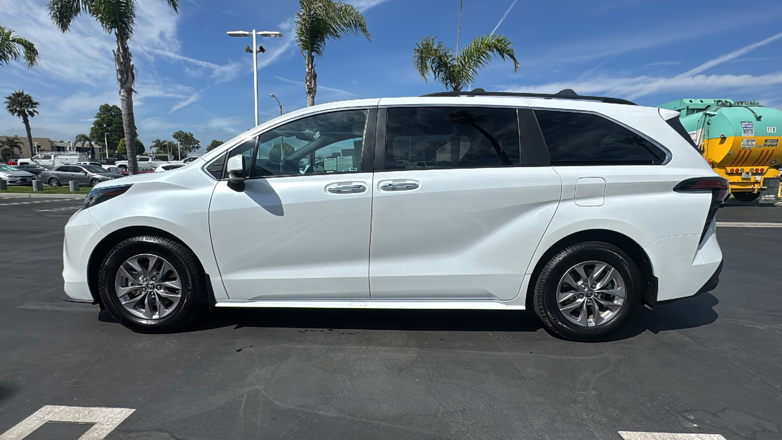 2022 Toyota Sienna XLE 6