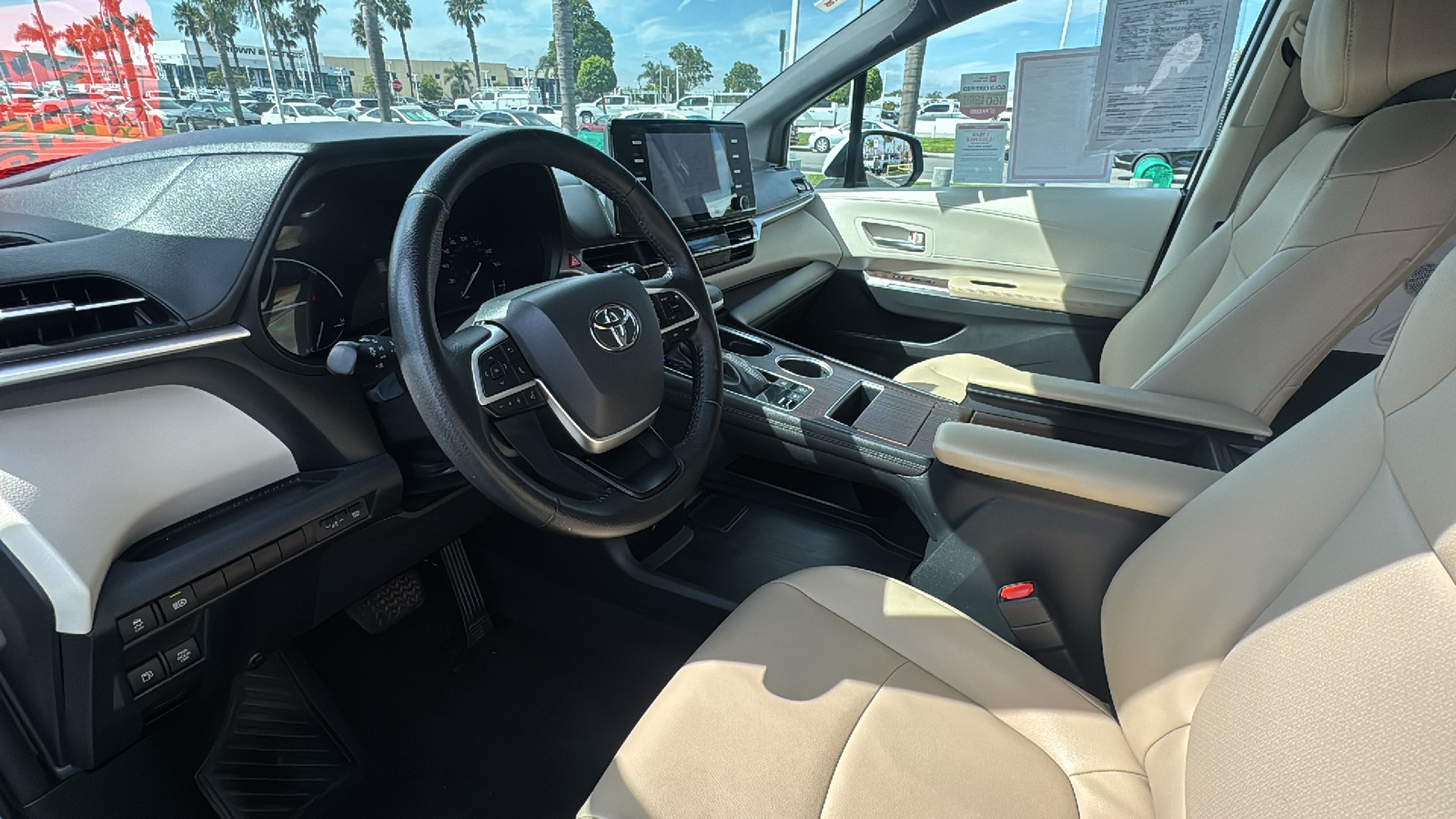 2022 Toyota Sienna XLE 13